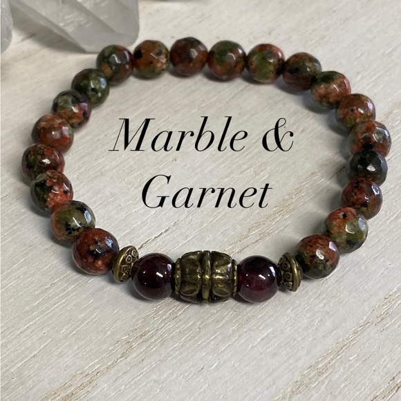 8mm Faceted Marble & Garnet Gemstone Bracelet - Picture 1 of 4